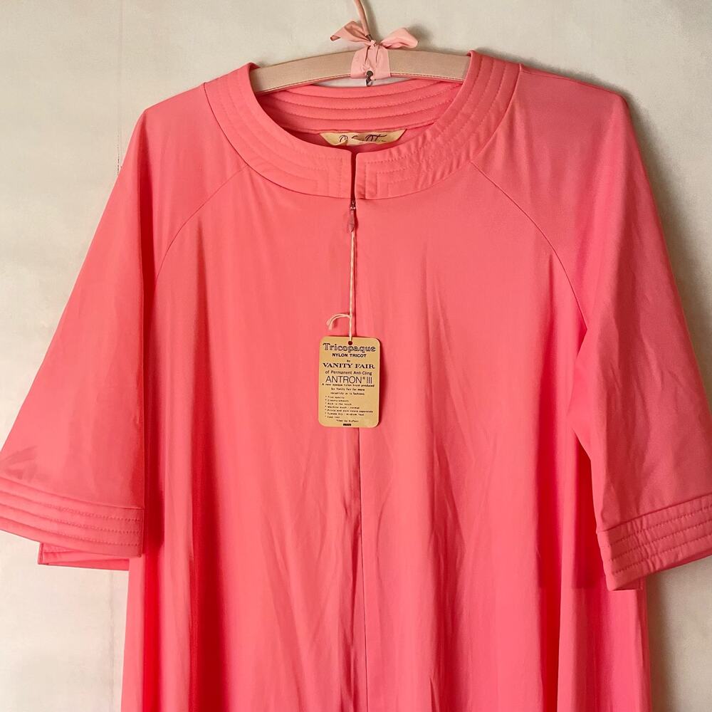 Deadstock NOS Vintage Vanity Fair Barbie Pink Zipper 3/4 Sleeve Housecoat 70s - Picture 2 of 5